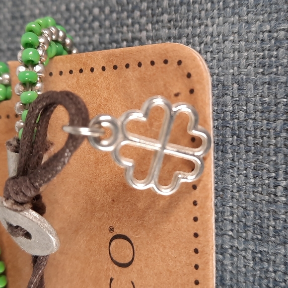 Beaded Wrap Around Bracelet Green Silver Lucky Four Leaf Clover Shamrock Charm - Picture 3 of 3